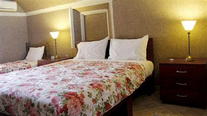 اتاق سه تخته هتل خانه سه نیک یزد اتاق سه تخته هتل خانه سه نیک یزد